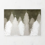 Chalkboard mit weißem und grauem Schnee bedeckten  Dreifach Gefaltete Urlaubskarte<br><div class="desc">Schaffen Sie ein schönes Weihnachtsgeschenk für alle, die Sie Liebe. Dieses weiße und graue, schneebedeckte Weihnachtsmuster ist vor einem Kalkboard-Hintergrund gehalten und eignet sich perfekt zum Personalisieren. Helle glitzernde immergrüne Bäume funkeln in der dunklen Nacht. Die schneebedeckte Nacht ist ruhig und gepeitscht. Nutzen Sie dieses Design für Winterhochzeiten, Weihnachten-Verlobungen und...</div>