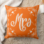 Chalkboard Mrs Brides Pillow Any Color Kissen<br><div class="desc">Coral Chalkboard Vintag Moderne Mr. und Mrs. Chalkboard Hochzeit Moderne Vintage Typografie Pillow. Ihr oder Ihm Michigan Staat Sweetheart Wedding Anniversary Pillow oder Bride's Chair am Empfang oder 1. Weihnachtsgeschenk, The 2. Wedding Anniversary ist der Cotton Anniversary. Baumwolle symbolisiert das natürliche Wachstum aller Anpassungsfähigkeit, Vielseitigkeit und Reinheit (wenn sie wie...</div>