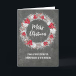 Chalkboard Mutter und Vater frohe Weihnachten Karte<br><div class="desc">Frohe Weihnachten für Mutter und Vater-Karte mit rustikalem Country Chalkboard-Muster und schneebedeckten Kranz mit Poinsettias.</div>