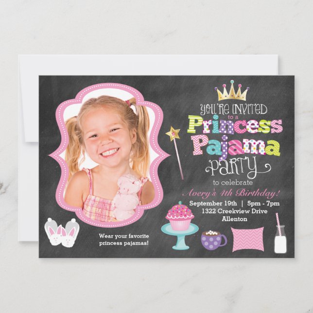 Chalkboard Princess Pajama Party Foto Einladung (Vorderseite)