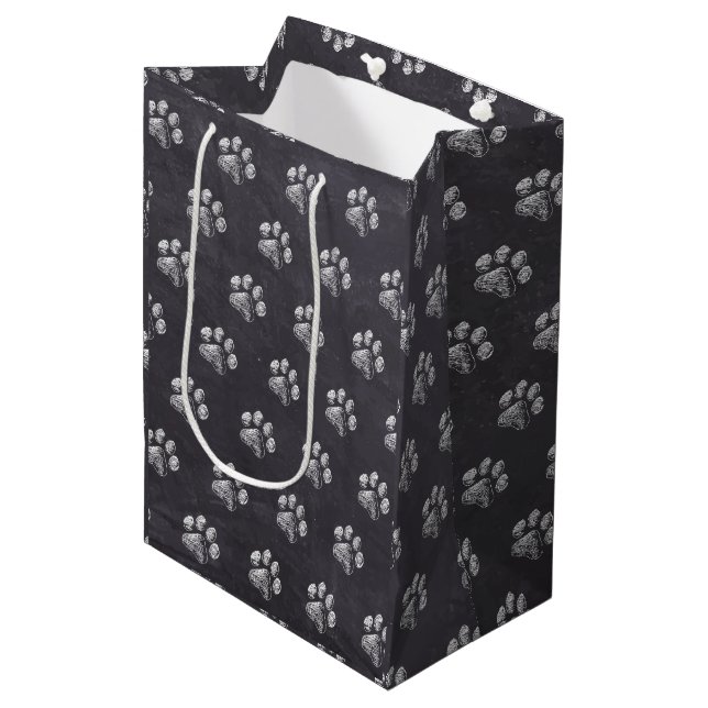 Chalkboard - Puppy Pawty - Hund Birthday Paw Print Mittlere Geschenktüte (Vorderseite Schrägansicht)