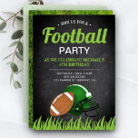 Chalkboard Sports Kids Football Geburtstagsparty Einladung<br><div class="desc">Erleben Sie die coole Fußball-Geburtstagsfeier mit einem amerikanischen Fußball und einem Sporthelm mit moderner Typografie vor einem Kalkboard-Hintergrund. Fügen Sie einfach Ihre Veranstaltungsdetails zu dieser einfach zu bedienenden Vorlage hinzu, um sie zu einer einmaligen Einladung zu machen. Dreh die Karte auf, um eine schöne grüne Grasstruktur auf der Kartenrückseite zu...</div>