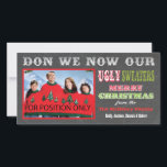 Chalkboard Ugly Christmas Sweater Foto-Karte Feiertagskarte<br><div class="desc">Super lustiges Chalkboard Ugly Christmas Sweater Foto Card mit lustigen Schriftart auf einem Chalkboard oder schwarzen Brett Hintergrund. Ersetzen Sie einfach das Foto mit Ihrem Familienportrait und passen Sie sich an Ihre Bedürfnisse an. H</div>