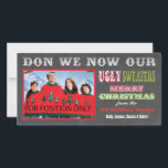 Chalkboard Ugly Christmas Sweater Foto-Karte Feiertagskarte<br><div class="desc">Super lustiges Chalkboard Ugly Christmas Sweater Foto Card mit lustigen Schriftart auf einem Chalkboard oder schwarzen Brett Hintergrund. Ersetzen Sie einfach das Foto mit Ihrem Familienportrait und passen Sie sich an Ihre Bedürfnisse an. H</div>