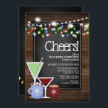 Chalkboard und Weihnachtscocktail-Party aus Holz Einladung<br><div class="desc">Vergnügungs-Chalkboard und Holzthema für diese schönen Weihnachtsfeiertage-Party Einladungen</div>