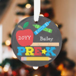 Chalkboard vor der Schule Keepake farbig Ornament<br><div class="desc">Dieses Pre-K-Ornament verfügt über einen Apfel, einen Herrscher, Stifte und kühnen, bunten lustigen Typografie! Klicken Sie auf die Schaltfläche Anpassen für weitere Optionen zur Änderung des Textes! Variationen dieses Designs, zusätzliche Farben sowie koordinierende Produkte sind in unserem Shop, zazzle.com/store/doodlelulu verfügbar. Kontaktieren Sie uns, wenn Sie dieses Design für ein bestimmtes...</div>