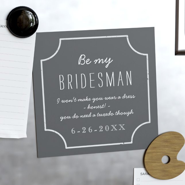 Chalkboard Wedding Be My Bridesman Vorschlag Magneteinladung (Use this magnetic proposal card for your Bridesman and get him to stick it on his fridge.)