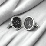 Chalkboard Wedding Party Mit Monogramm Cufflinks Manschettenknöpfe<br><div class="desc">Suchen Sie ein schlichtes und stilvolles Dankeschön für Ihre Trauzeugen, aber dennoch gewollt, das Chalkboard-Hochzeitstil einzubeziehen? Vielleicht haben Sie die Cufflinks gefunden, die Sie gesucht haben. Sie haben einen Imitat-Chalkboard-Hintergrund (nicht echte Chalkboard - es ist gedruckt) und einen Kreideeffekt verwitterten Kreis, der die Initialen des Trauzeugen enthält. Diese können auch...</div>