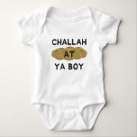 Challah bei Ya Junge jüdische Bodysuit Baby Strampler<br><div class="desc">Dieses niedliche Einzelstück ist ein tolles Hanukkah Geschenk oder perfekt für jüdische Events!</div>