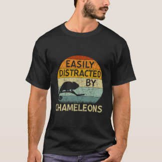 Chamäleon leicht abgelenkt durch Chamäleons T-Shirt