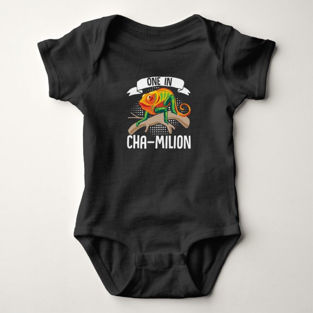 Chameleon eins in Chamillion Reptiles Baby Strampler (Vorderseite)