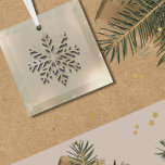 Champagne Snowflake Glass Ornament<br><div class="desc">Mit diesem exquisiten Champagner Snowflake Glass Ornament stärken Sie Ihre Urlaubsstimmung. Set vor dem Hintergrund eines sanften Elfenbeins, eine gebürstete Champagner-Schneeflocke nimmt die Bühne im Zentrum und strahlt ein Gefühl von Zauber und Eleganz aus. Dieses Ornament ist eine schöne Ergänzung zu Ihrem Weihnachtsbaum und verleiht Ihrem festlichen Ambiente eine Touch...</div>