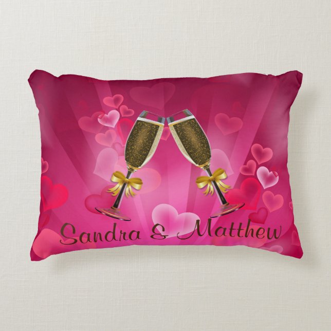 Champagne Toast Pink Hearts Zierkissen (Vorderseite)
