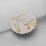 Champagnerbrunch und Brautparty Runder Aufkleber<br><div class="desc">Moderne Rosa und Imitate Gold elegante Brunch und Blase Wasserfarben Champagner flöttert Brautparty rund Aufkleber Umschlag Aufkleber oder bevorzugen Verpackung Etikett.             Geeignet für Frühjahr Sommer Herbst oder Winter Brautbrunch Prosecco Party.</div>