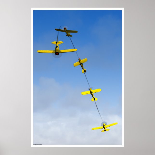 Chandelle Aerobatic Manöver mit Gelbflugzeug Poster (Vorne)