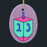 Chanukah Dreidel Keramik Ornament<br><div class="desc">Viel Spaß damit! Denken Sie an Themen! Spielen Sie mit Hintergrundfarben, fügen Sie Text hinzu oder löschen Sie, und (gegen ein bisschen extra Gebühr) passen Sie den Rücken mit Bildern, Farbe, Ihr Logo / Geschäftsinfos, etc.! Diese sind auch ideal für Geschenke oder als Finishing-Touch auf Ihrer Geschenkverpackung. Vielen Dank, dass...</div>