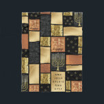 Chanukah Golden Montage Fleecedecke<br><div class="desc">Chanukah Golden Montage Fleece Blanket/Small Personalize durch Löschen von Text und Hinzufügen Ihrer eigenen Nachricht. Wählen Sie Ihren bevorzugten Schriftart Stil, Größe und Farbe. Design kann auch zu Deckengrößen, mittel und groß, hinzugefügt werden. Größe: Fleece Blanket, 30"x40" Es ist schwer, sich selbst zu kuscheln. wie mit dieser voll gestaltbaren Fleecedecke....</div>