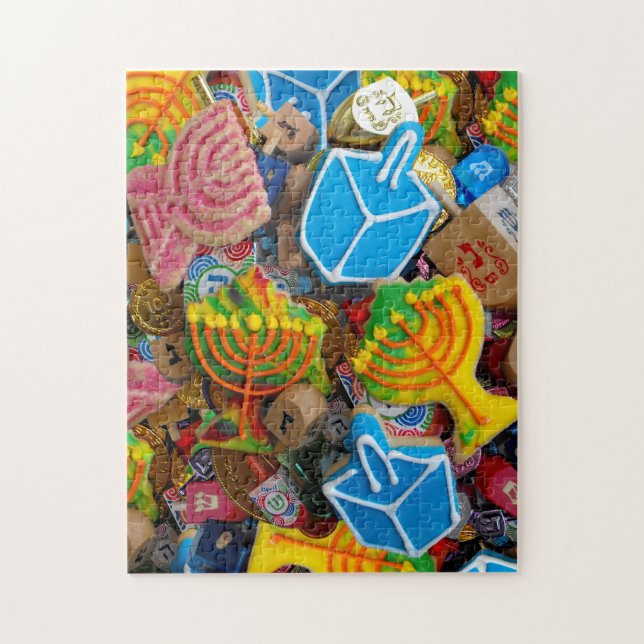 Chanukah Menorahs, Dreidels, Gelt (Vertikal)
