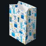 Chanukah präsentiert Geschenke w/Bows White Mittlere Geschenktüte<br><div class="desc">Mit dieser Geschenktasche und passendem Papiertaschentuch kreieren Sie ein schönes Chanukah-Geschenk.</div>