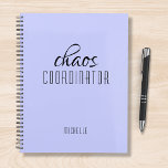 Chaos-Koordinator Lila Personalisierter Name Planer<br><div class="desc">Chaos Koordinator Lila Personalisiert Name feststellt den Text "chaos koordinator" in einer lustigen schwarzen Schrift typografisch. Ideal für die geschäftige Mutter,  Lehrerin,  Sportteam-Manager oder Arbeitssängerin. Von Evco Studio entworfen www.zazzle.com/store/evcostudio</div>
