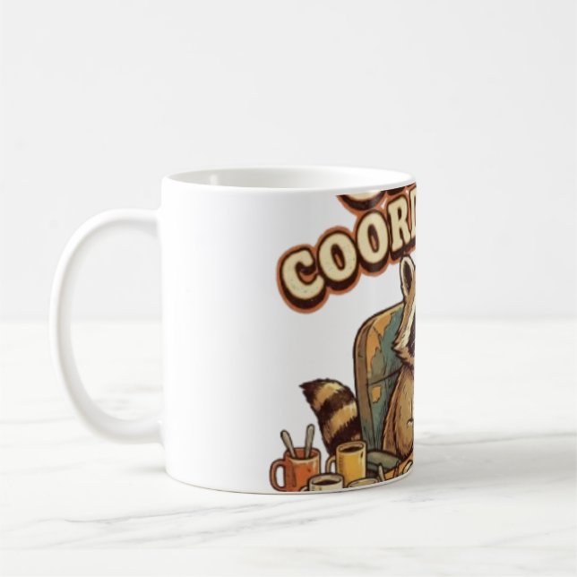 Chaos-Koordinator Lustiger Überarbeiteter Waschbär Kaffeetasse (Links)
