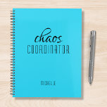 Chaos-Koordinator Personalisierter Name Planer<br><div class="desc">Chaos Koordinator Blue Personalisiert Name verkündet den Text "chaos koordinator" in einer lustigen schwarzen Schrift Typografie. Ideal für die geschäftige Mutter, Lehrerin, Sportteam-Manager oder Arbeitssängerin. Von Evco Studio entworfen www.zazzle.com/store/evcostudio</div>
