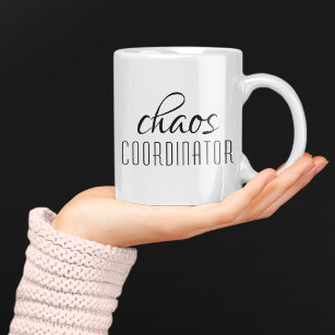 Chaos-Koordinator Typografischer Text Kaffeetasse