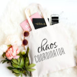 Chaos-Koordinator Typografischer Text Tragetasche<br><div class="desc">Ein einfaches Design von "chaos koordinator" in einem lustigen schwarzen typografischen Text. Ideal für die geschäftige Mutter,  Lehrerin,  Sportteam-Manager oder Arbeitssängerin.</div>