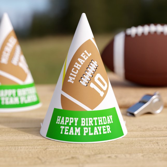 Chapeaux De Fêtes Joyeux Anniversaire Joueur d'équipe de football en (Happy Birthday Team Player! Just add your name and age to this football themed party hat)