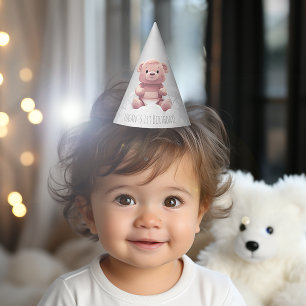 Chapeaux De Fêtes ours en peluche mignon sur pile de couches 1er ann