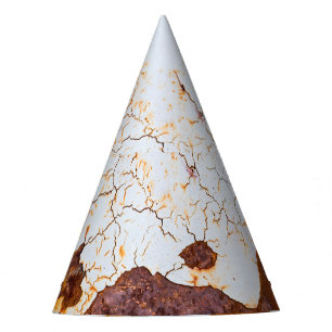 Chapeaux De Fêtes Peinture blanche fissurée, voiture rouillée.