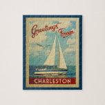 Charleston Jigsaw Puzzle Sailboat Retro S.C.<br><div class="desc">Dieses Greetings From Charleston South Carolina Vintage nautische Design bietet ein Boot auf dem Wasser mit Möwen und einen blauen Himmel gefüllt mit prächtigen puffigen weißen Wolken.</div>