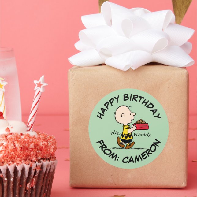 Charlie Brown mit Snoopy's Dish | Happy Birthday Runder Aufkleber (Party)
