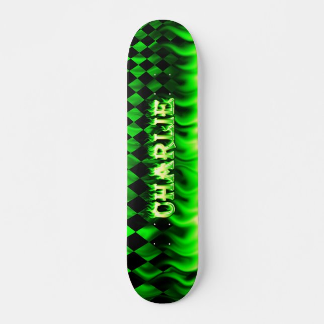 Charlie-Skateboardgrünfeuer und Flammenentwurf Skateboard (Vorne)