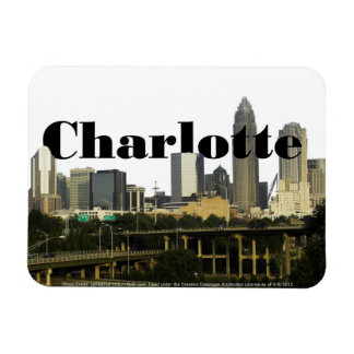 Charlotte NC Skyline mit Charlotte im Himmel Magnet