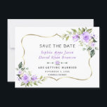 Charm Lavender Blume Gold Frame Wedding Save The Date<br><div class="desc">Elegantes Kartendesign mit Aquarelllavender-Blume und grünen Blätter, einem Goldrahmen für Imitate, einem Blumenspalter auf weißem Hintergrund. Auf dem hinteren Lavendelblumenkranz in Herzform und Initialen. Verwenden Sie das Tool Personalize, um Ihre Informationen hinzuzufügen, Schriftart zu ändern, die Farben des Schriftartes zu ändern. Für passende Artikel besuchen Sie bitte meine Lavender Blume...</div>