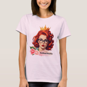 Charmante Rothaarfrau mit einer Krone auf dem Kopf T-Shirt