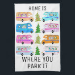 Charmanter Weihnachtscamper Retro RV Motorhomes Xm Geschirrtuch<br><div class="desc">Hoffe,  dass dir dieses Ferienhaus gefällt. Fügen Sie Ihren eigenen Text hinzu,  um ihn anzupassen,  wenn Sie möchten. Karo in meinem Shop für mehr passende Artikel und andere Urlaubsmuster. Danke für den Einkauf mit mir!</div>