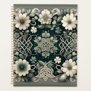 Charme floral du trèfle celtique