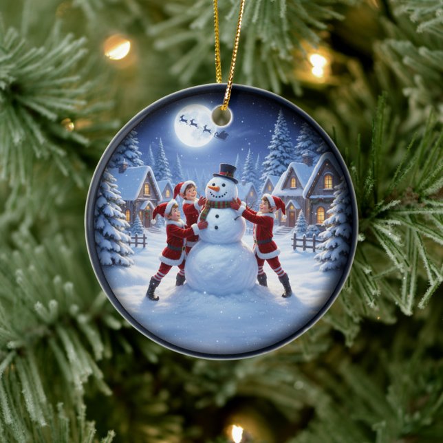 Charming Festive Christmas Scene Keramik Ornament (Von Creator hochgeladen)
