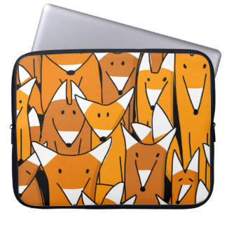 Charming Fox Family: Spielerisches Tiermuster Laptopschutzhülle