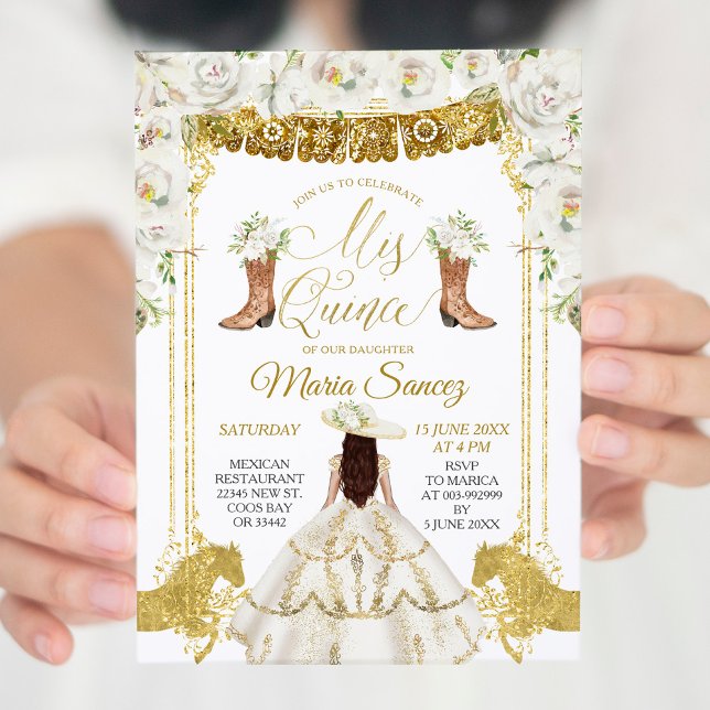 Charra Mis Quince im eleganten Weiß- und Goldflora Einladung (Von Creator hochgeladen)