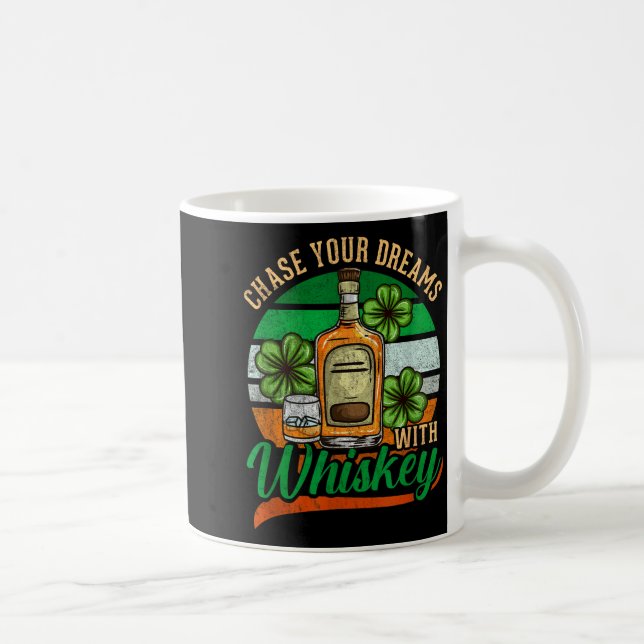 Chase Your Dreams With Whiskey I Funny St. Patrick Kaffeetasse (Rechts)