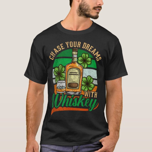 Chase Your Dreams With Whiskey I Funny St. Patrick T-Shirt (Vorderseite)