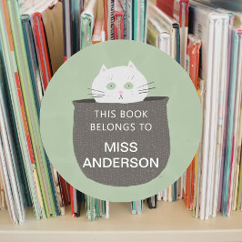 Chat dans le livre de panier autocollant