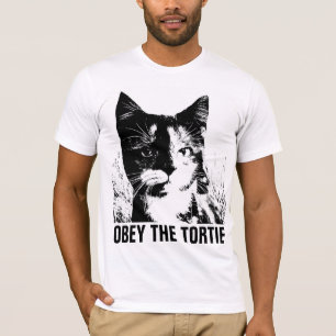 CHAT ÉCAILLE DE TORTUE, OBÉISSEZ AUX T-Shirts TORT