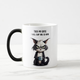 Chat grincheux avec tasse de café