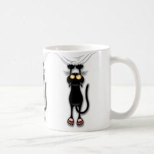 Chat noir d'amusement tombant vers le bas tasse