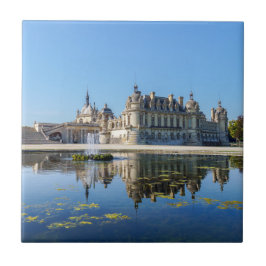 Chateau de Chantilly mit Reflektion in einem Teich Fliese