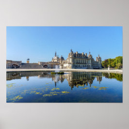 Chateau de Chantilly mit Reflektion in einem Teich Poster